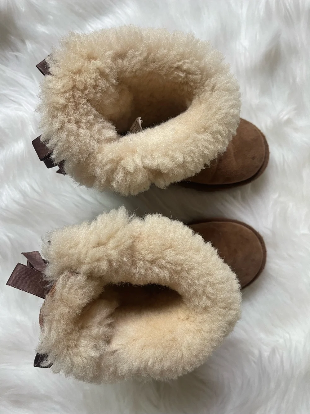 UGG Kids Bailey Bow II Boots Chestnut Suede Sheepskin Girls Size 12 US